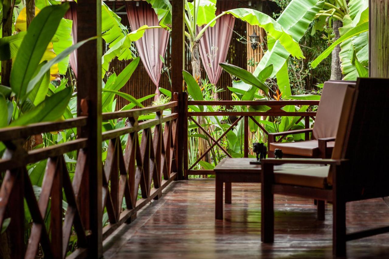 Authentic Khmer Village Resort Сіємреап Екстер'єр фото