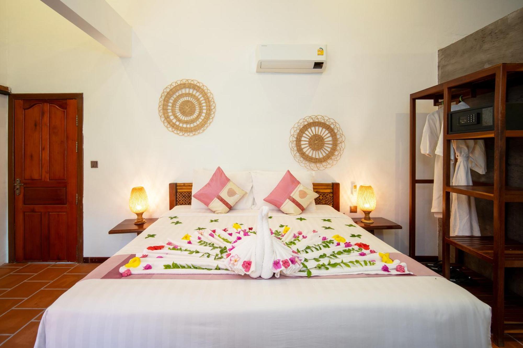 Authentic Khmer Village Resort Сіємреап Екстер'єр фото