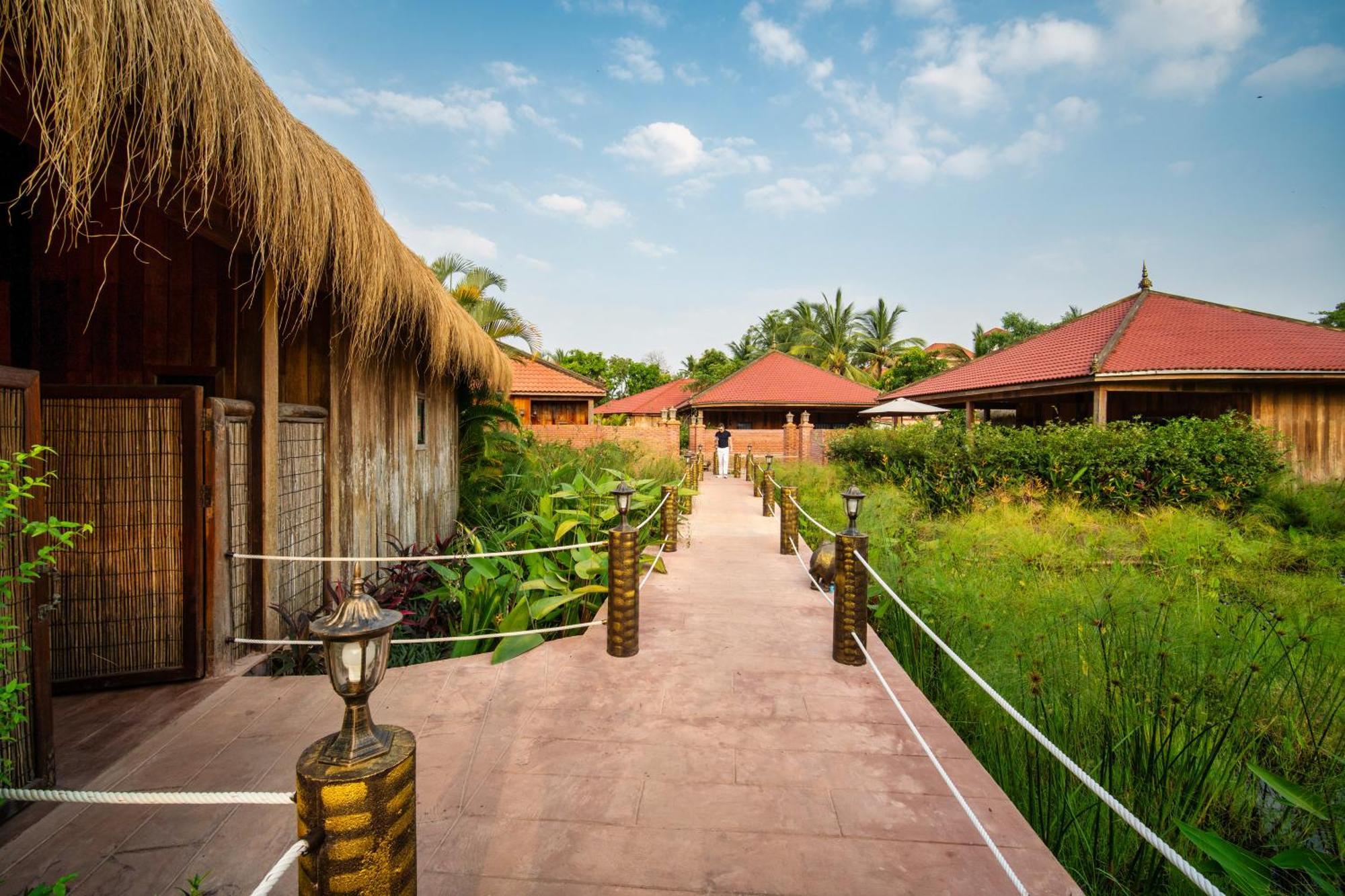 Authentic Khmer Village Resort Сіємреап Екстер'єр фото